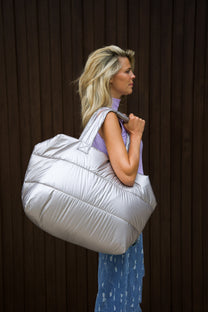 Big puffy weekend bag Camill | Greige gold | Tinne+Mia