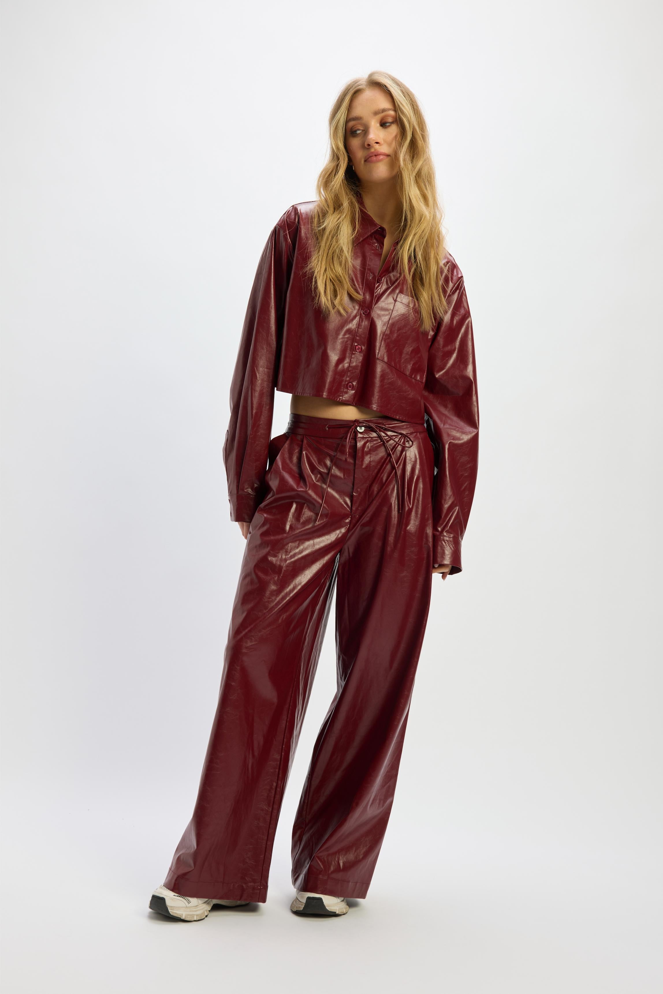 Cropped PU blouse Lou | Bordeaux | Refined Department