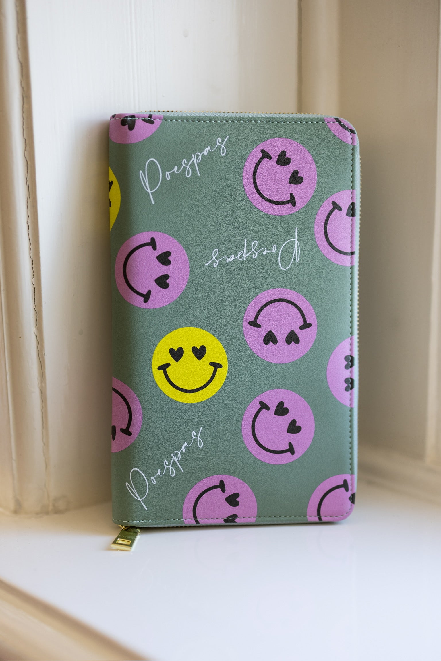 Family passport | Smiley | Studio Poespas