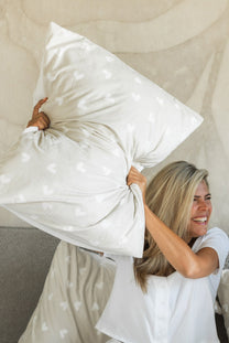 Kussensloop Love on Top | SJUMO x Poespas