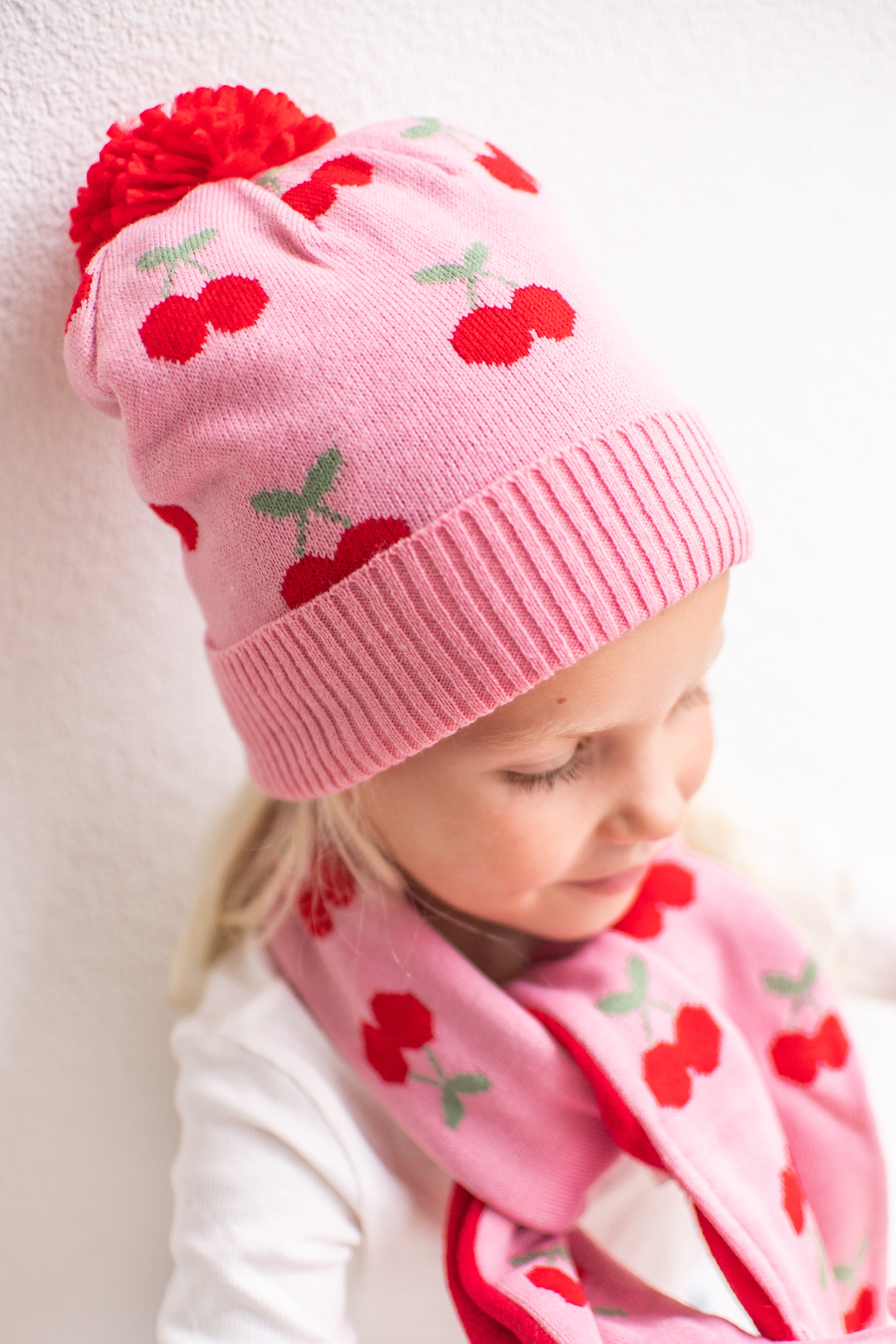 Knitted hat cheerful cherry | Rockahula