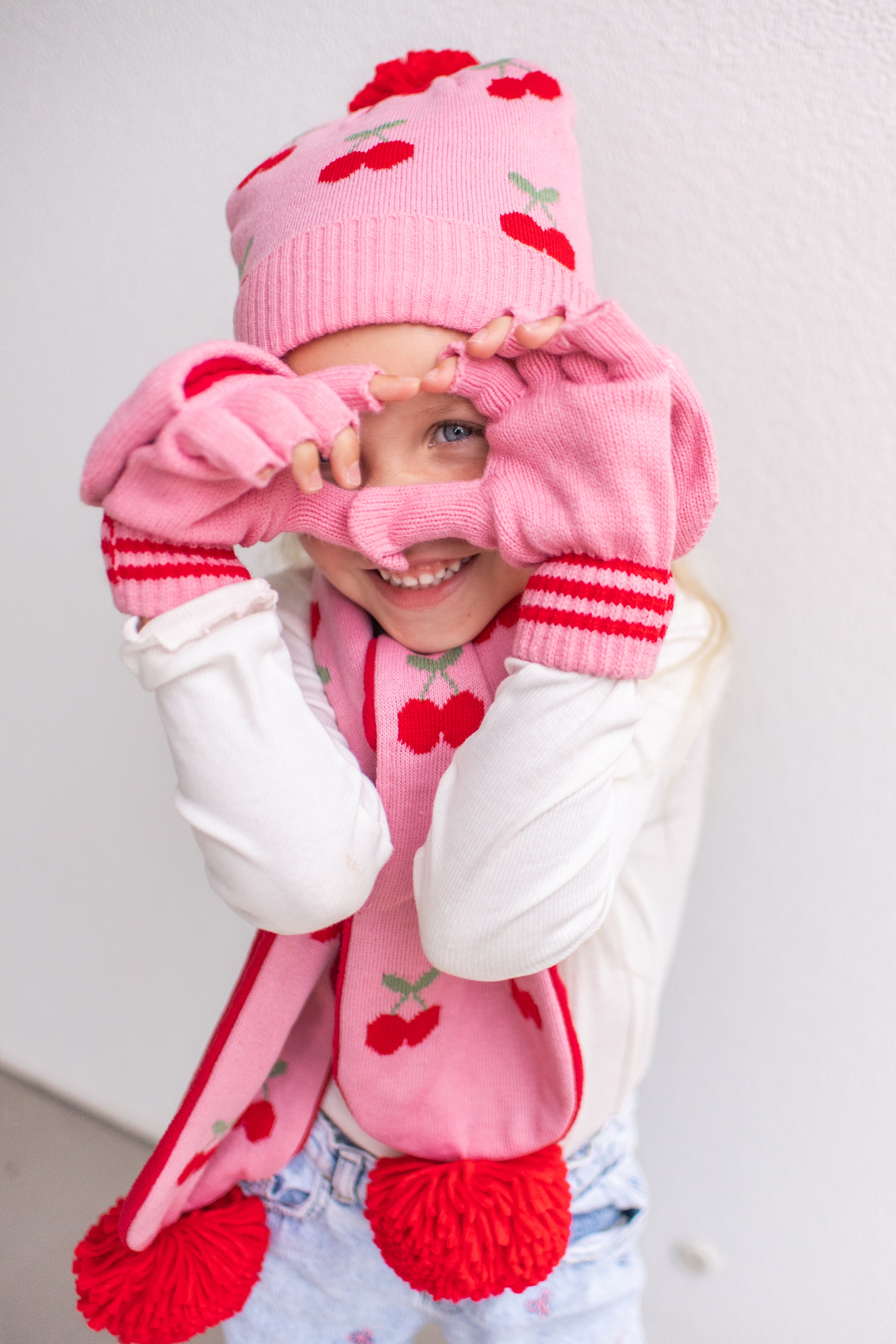 Knitted gloves cheerful cherry | 7-10 jaar | Rockahula