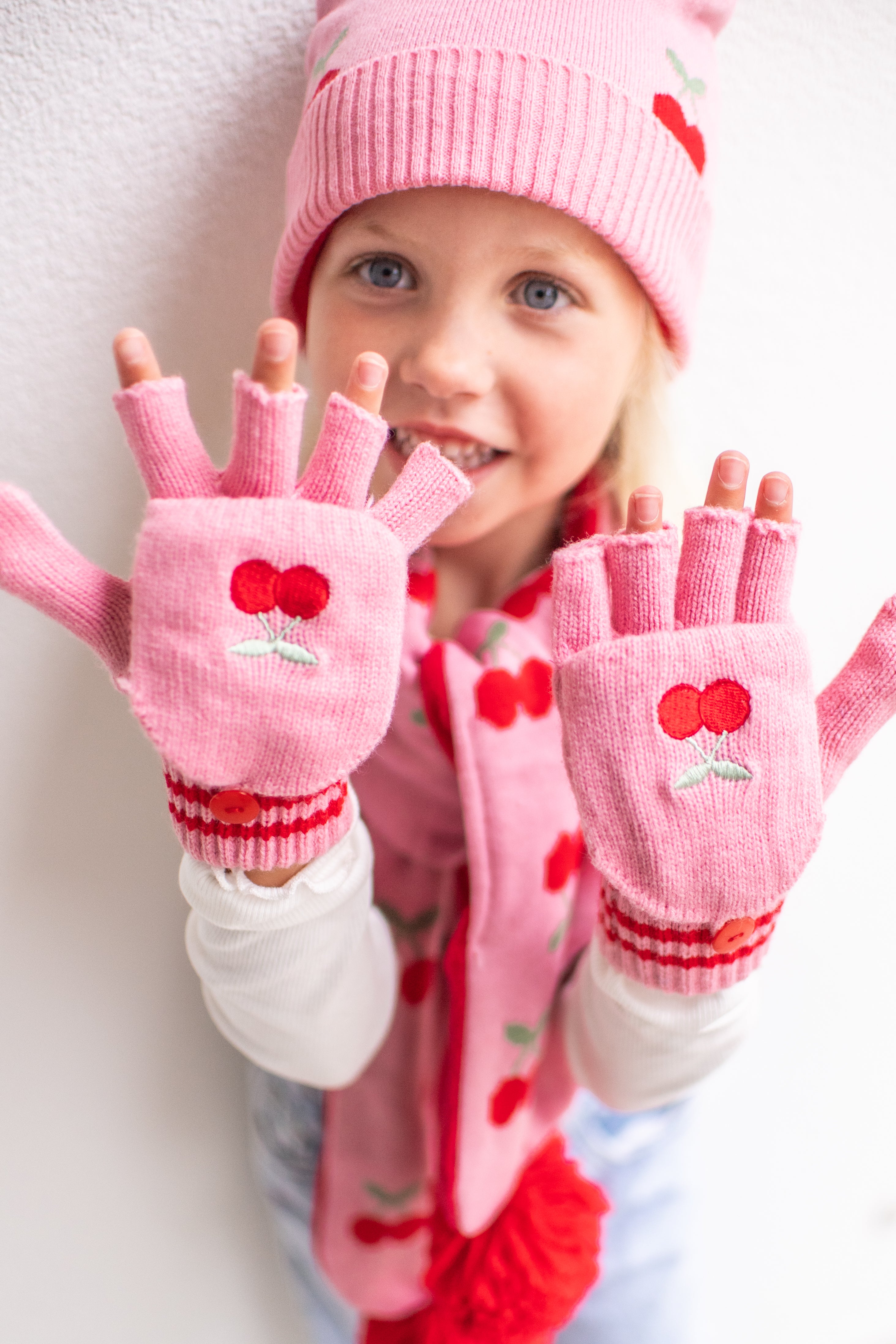 Knitted gloves cheerful cherry | 7-10 jaar | Rockahula