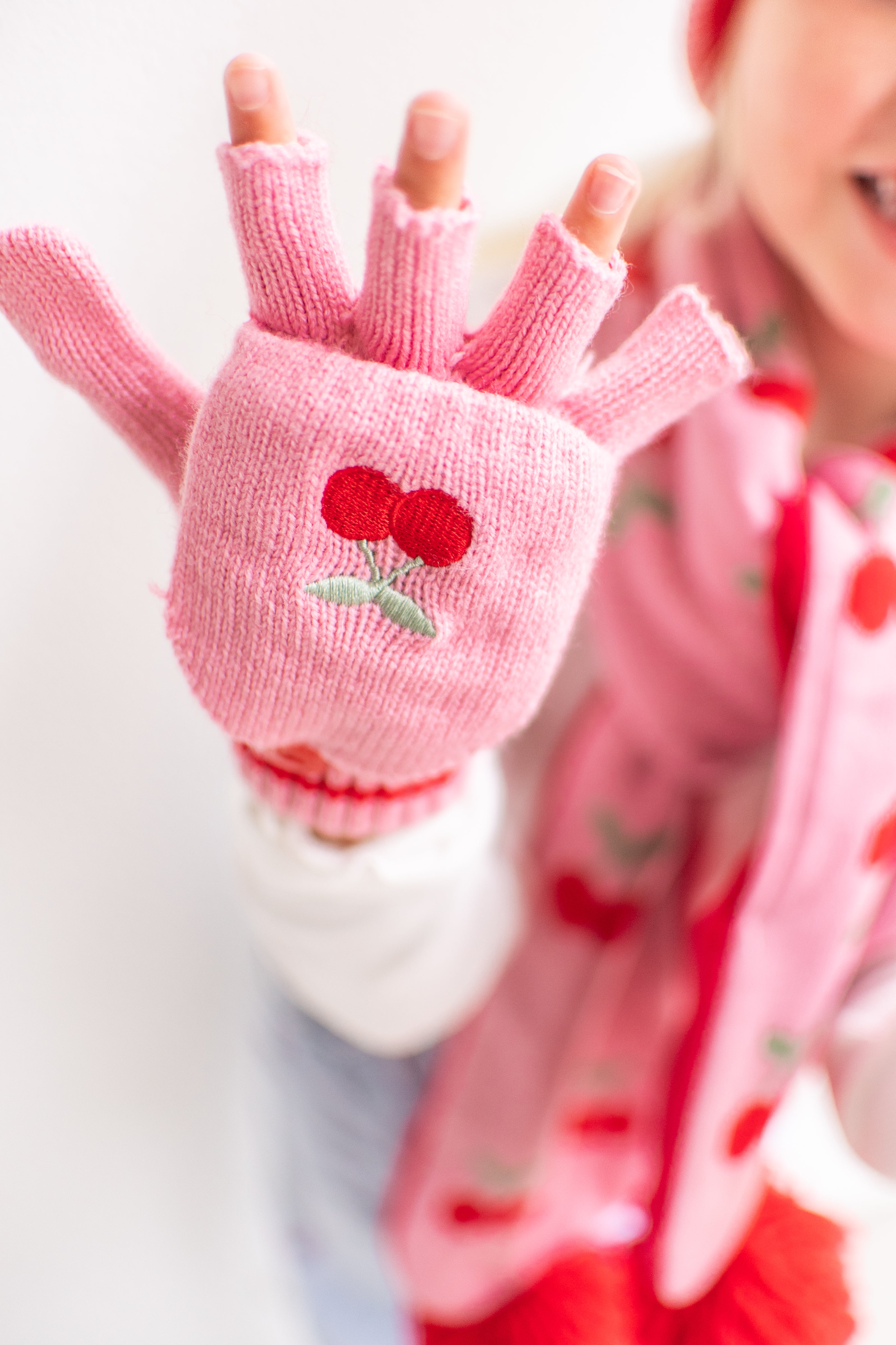 Knitted gloves cheerful cherry | 7-10 jaar | Rockahula