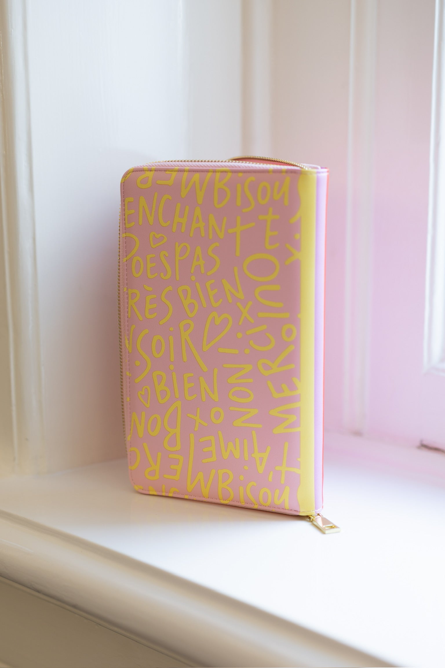 Paspoorthoes Bonjour | Pink | Studio Poespas