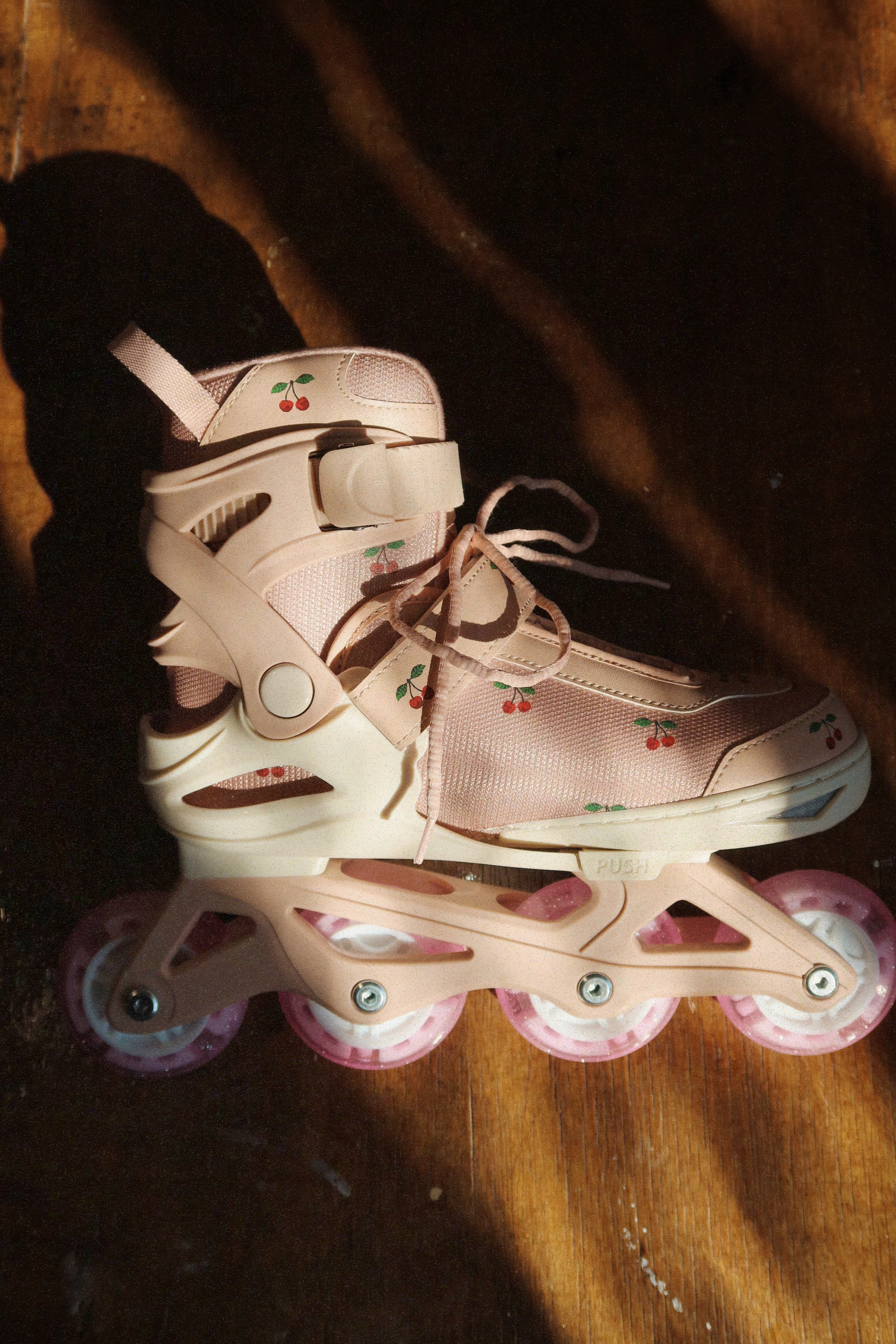 Rollerskateslightup_Cherryblush_KongesSlojd1.jpg