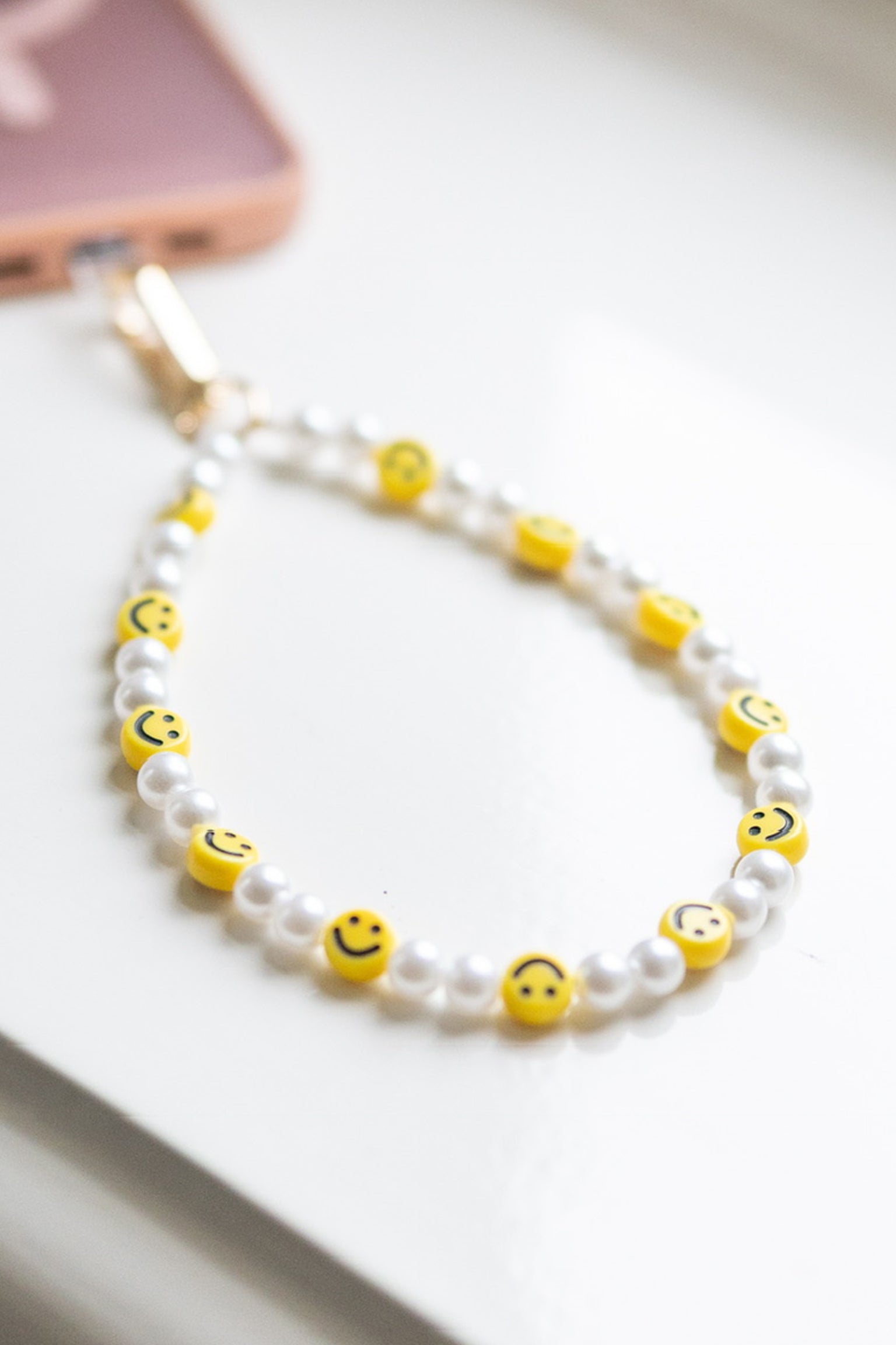 Telefoonkoord-smiley-pearl-_-Yellow-_-Studio-Poespas-0509-main.jpg