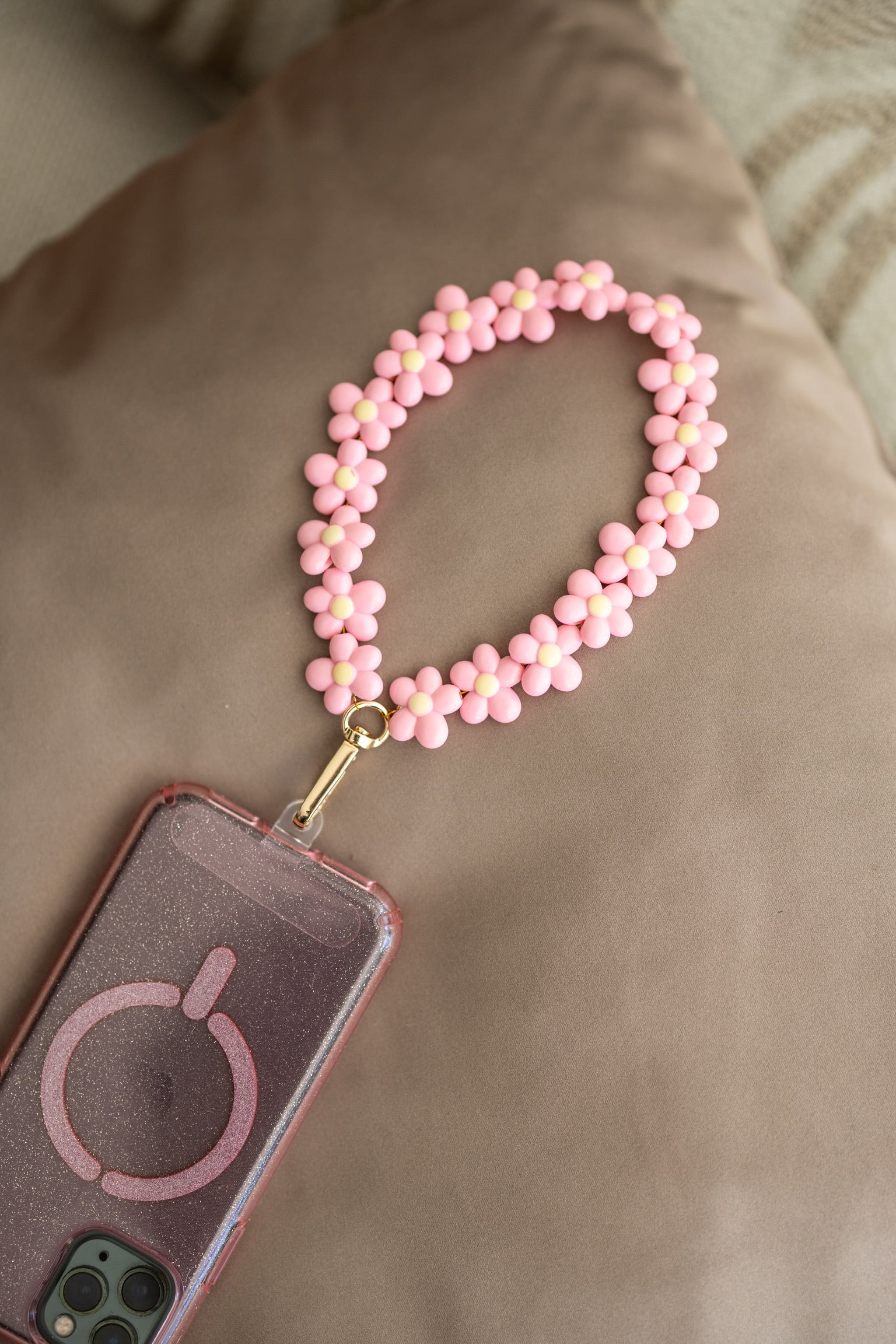 Phone cord Flowers | Soft pink | Studio Poespas
