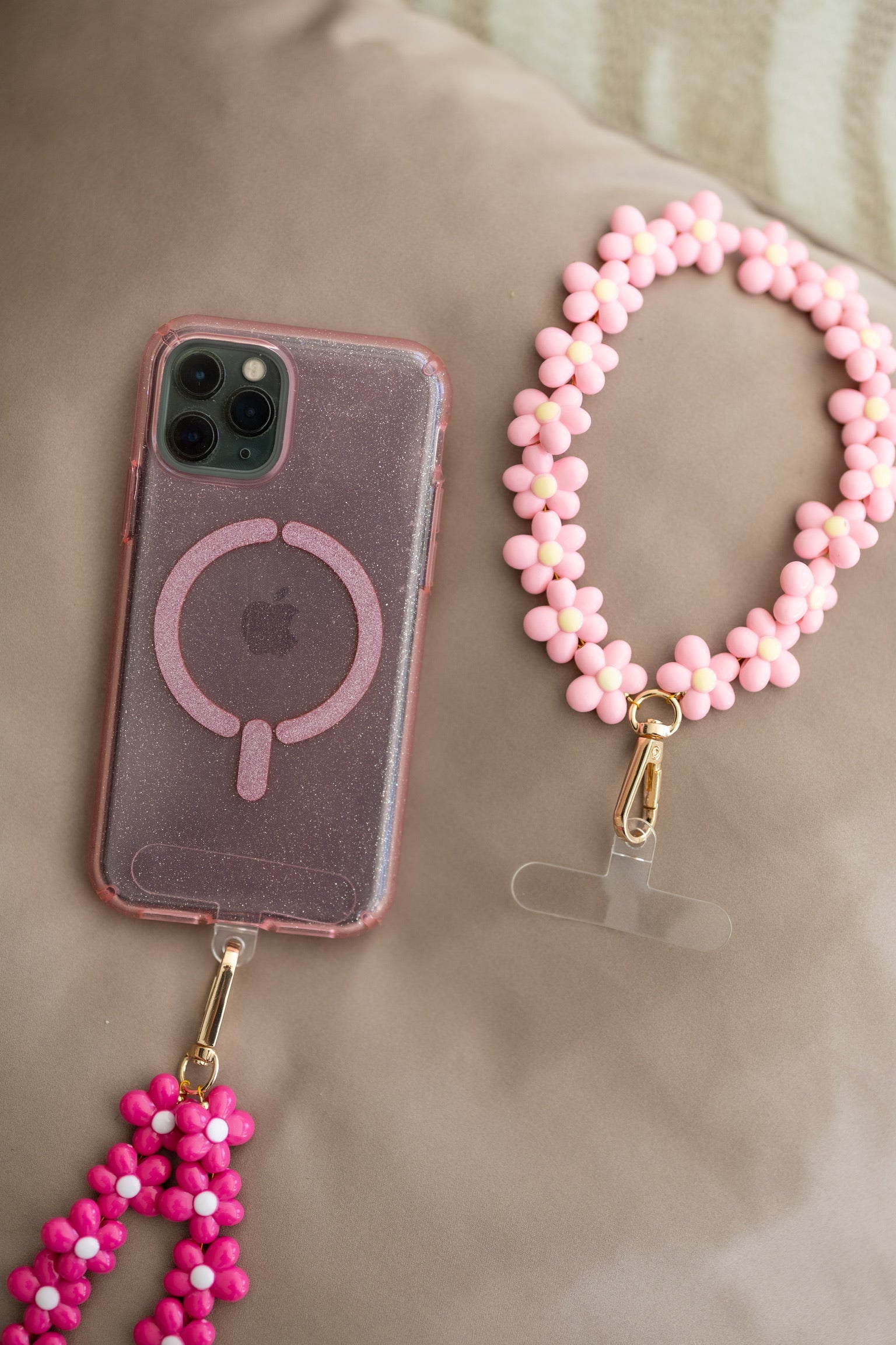 Phone cord Flowers | Soft pink | Studio Poespas