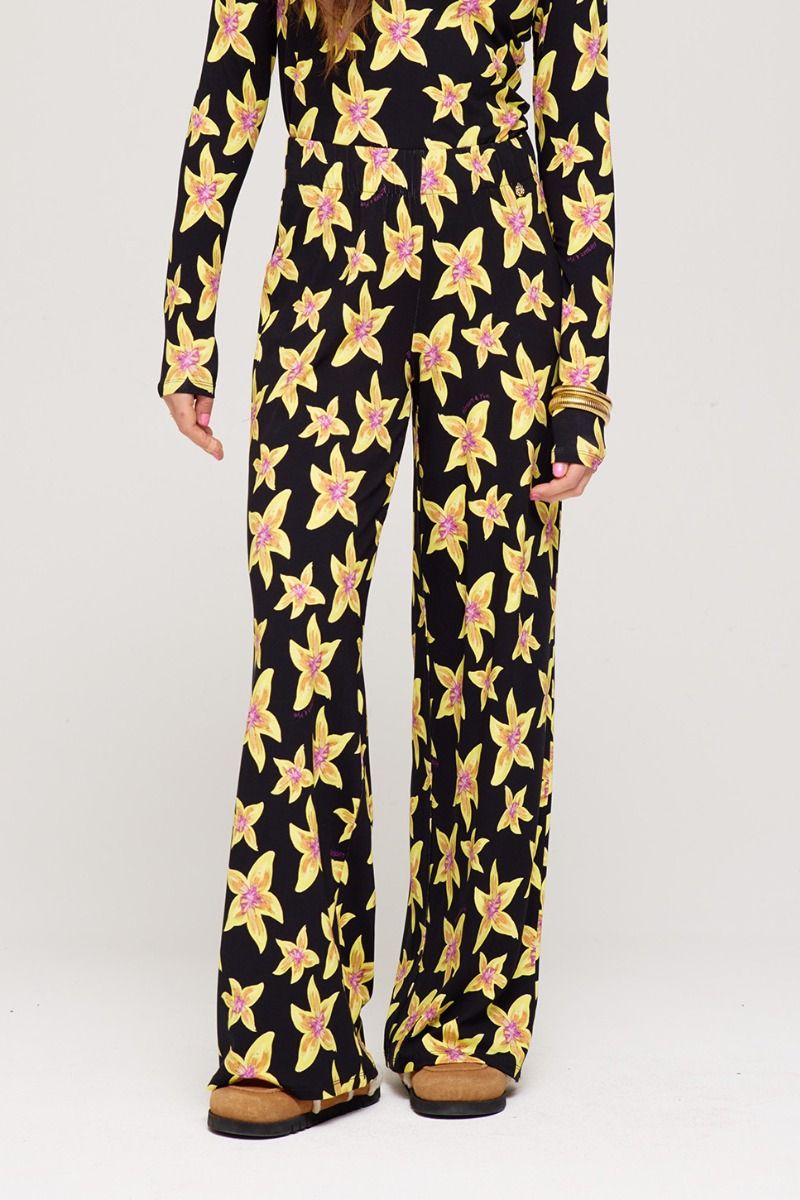 broek-jane-cheeky-flower-harper-_-yve-main4.jpg