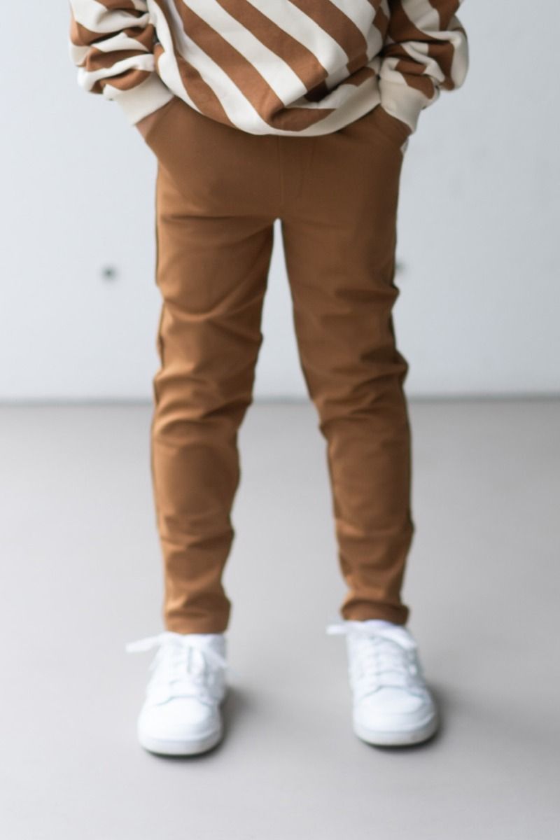 chino-broek-_-biscuit-_-navy-natural-main_1.jpg