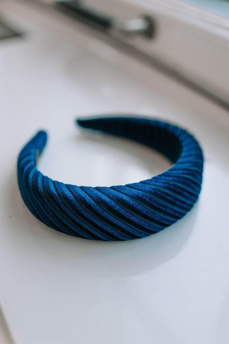 haarbeugel-mila-velvet-blue-1.jpg