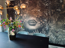 behang vrouw eetkamer