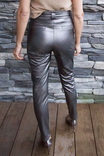 Pants Anna-Mae vegan leather | Titanium bronze | Studio Poespas