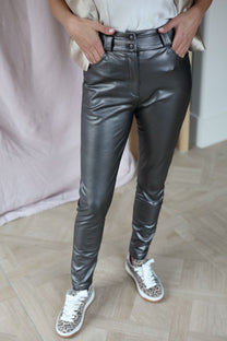 Pants Anna-Mae vegan leather | Titanium bronze | Studio Poespas