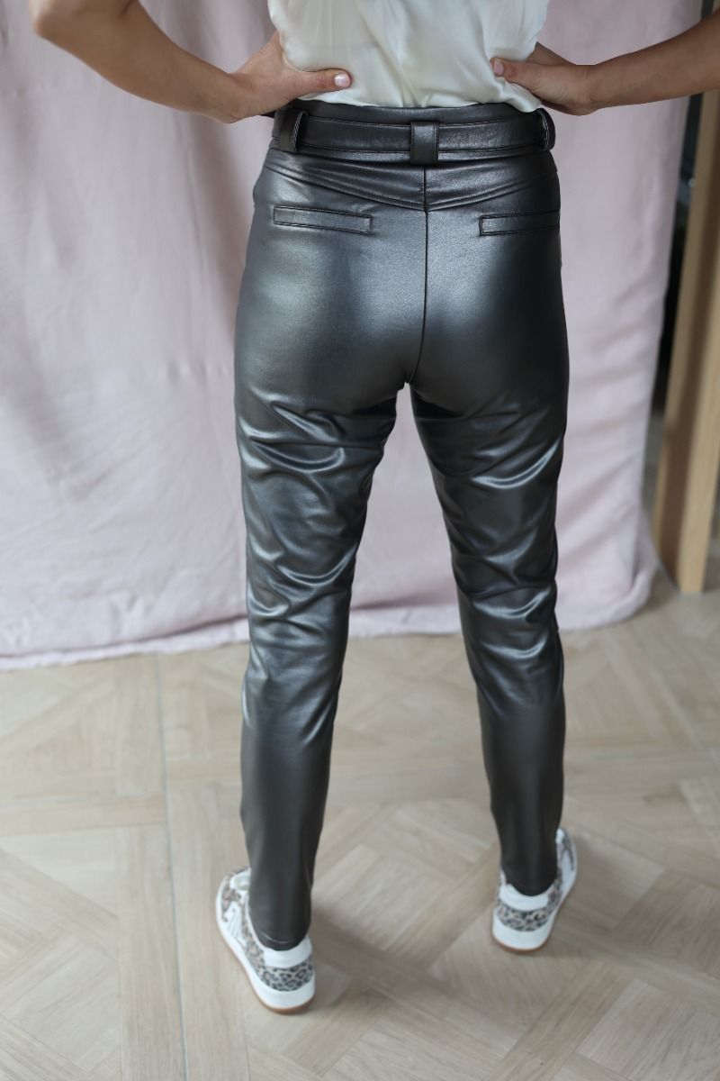 Pants Anna-Mae vegan leather | Titanium bronze | Studio Poespas