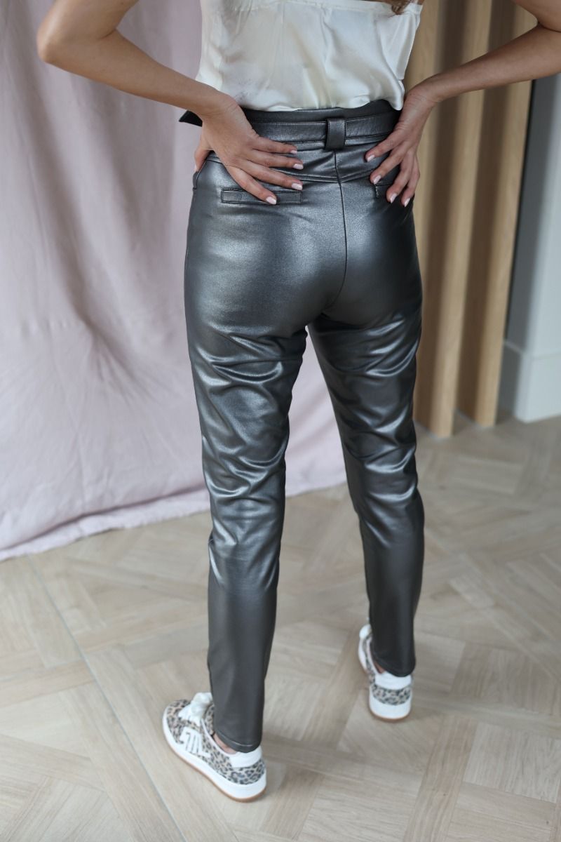 Pants Anna-Mae vegan leather | Titanium bronze | Studio Poespas