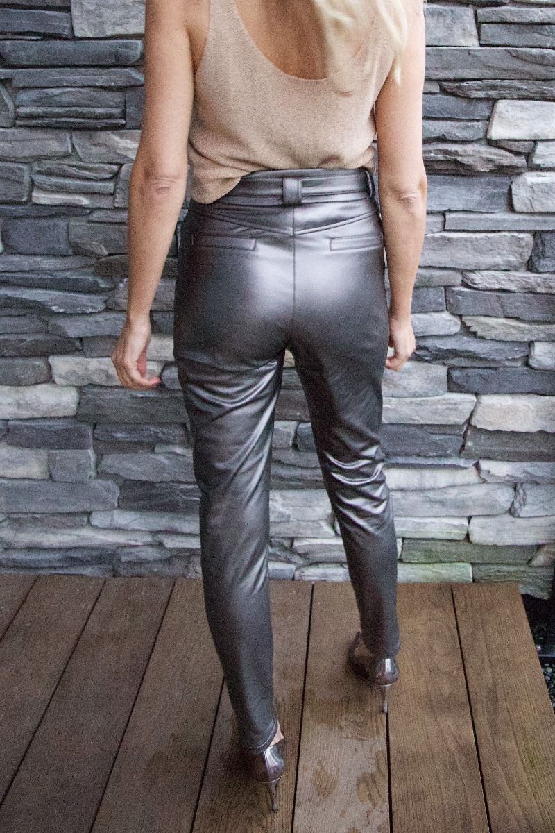 Pants Anna-Mae vegan leather | Titanium bronze | Studio Poespas