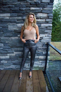 Pants Anna-Mae vegan leather | Titanium bronze | Studio Poespas