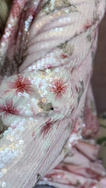 Short She Is All That | Pink sequin bouquet | Studio Amaya x Poespas