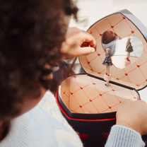 Muziekdoosje hearts | Donkerblauw | Konges Slojd