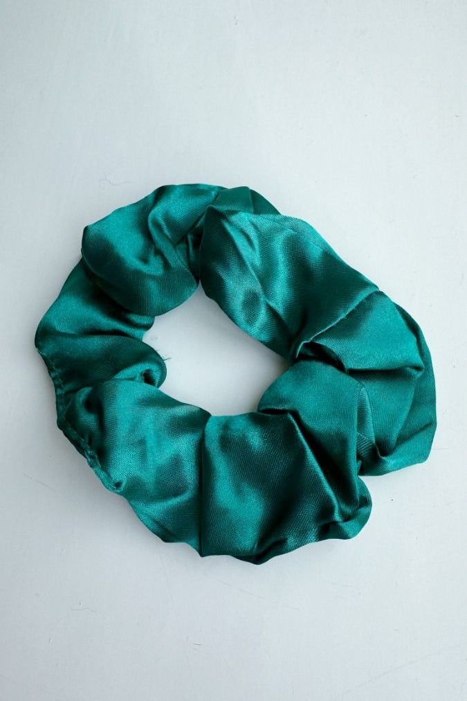 scrunchie-dewibfb874c8-a96d-49c8-a1ff-8a02a3698fee.jpg