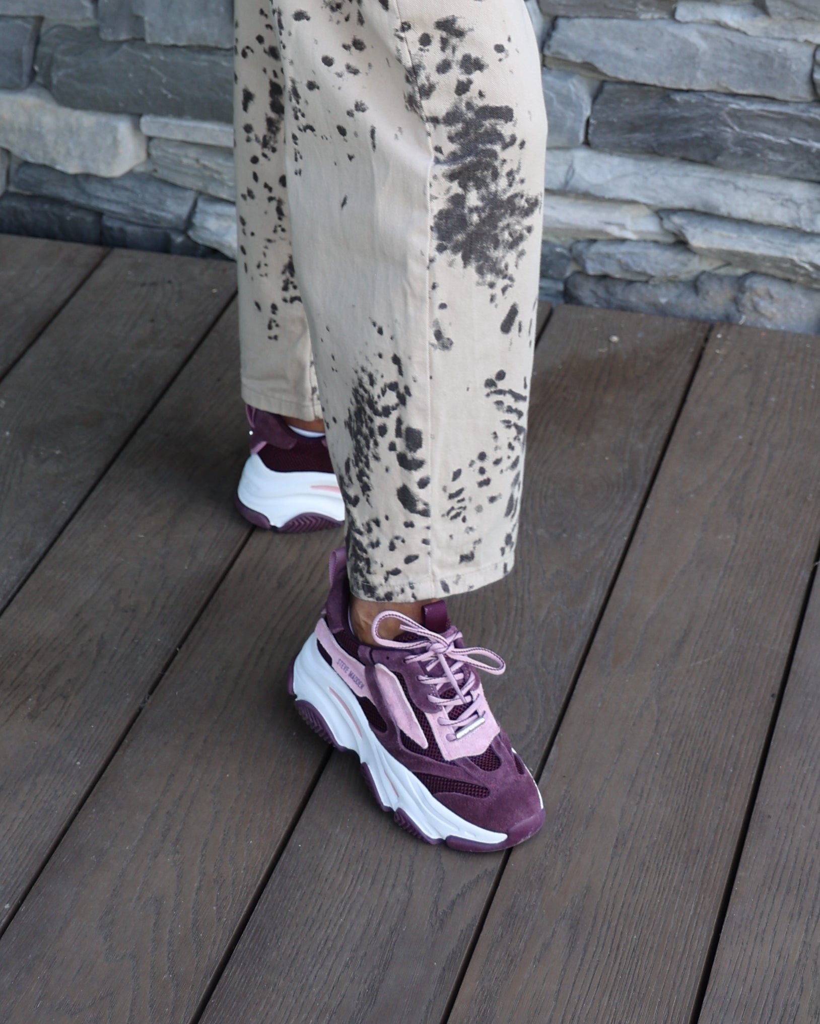 Sneaker Possession-E | Cherry suede | Steve Madden