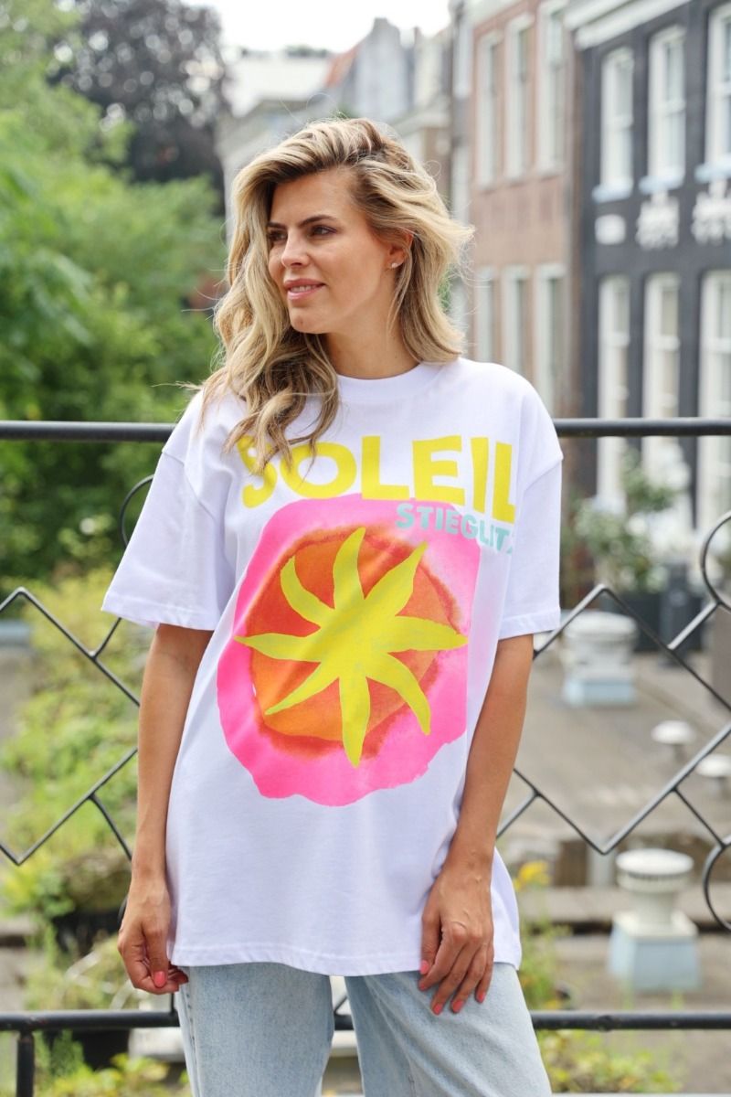 sofia_oversized_t-shirt_white_stieglitz_1.jpg