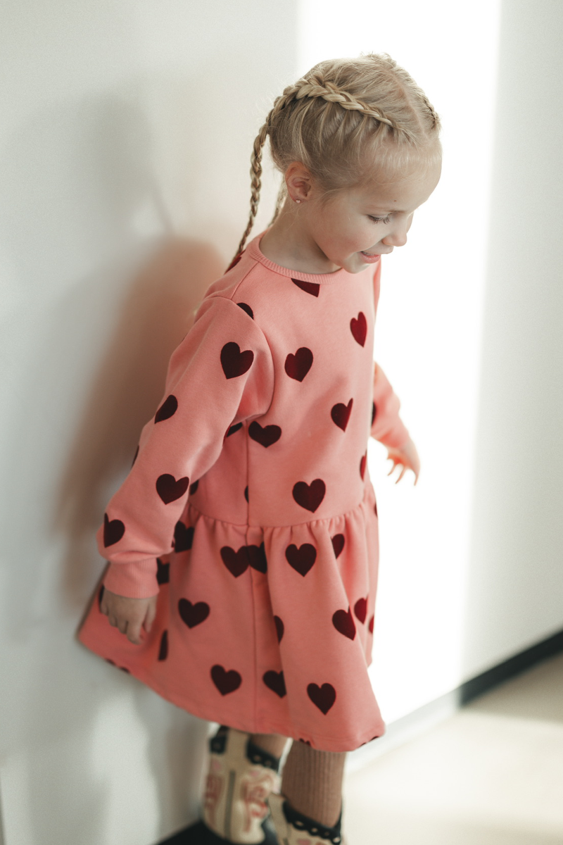 sweaterdress-lou-coeur-konges-slojd-main2.png