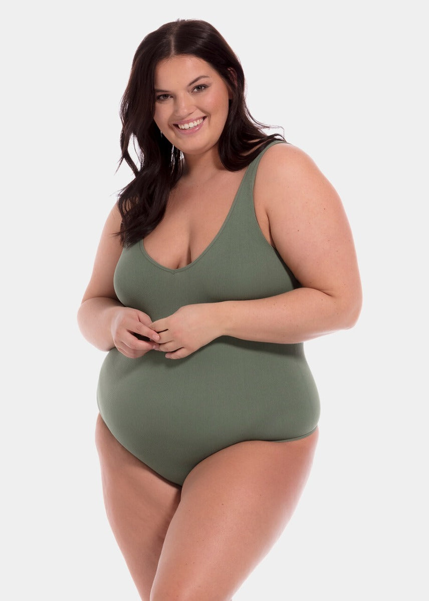 Everybody V-neck | Green | MAGIC Body Fashion