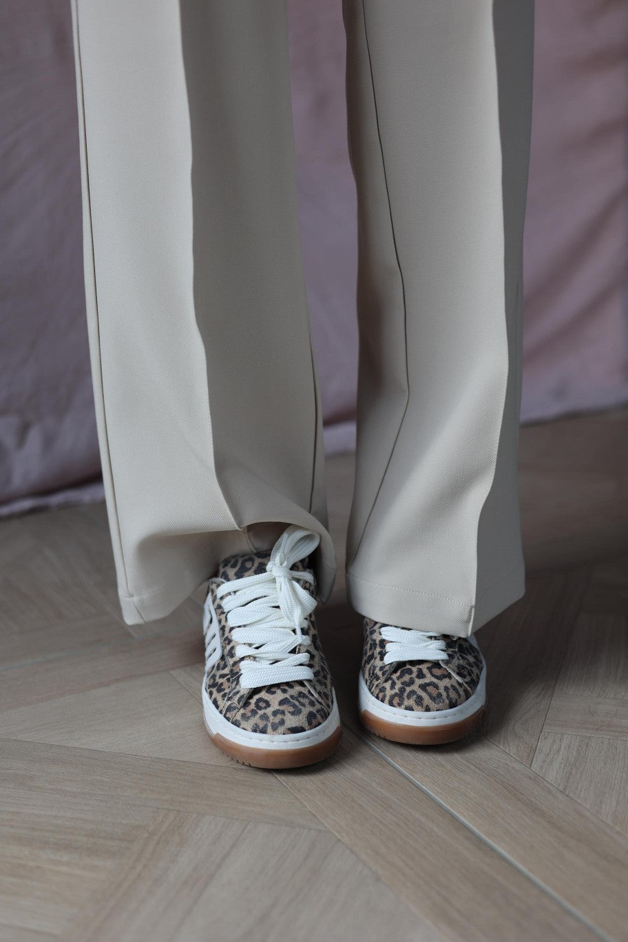 Sneaker-Alysha-_-White-leopard-suede-_-Steve-Madden-7