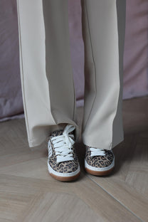 Sneaker-Alysha-_-White-leopard-suede-_-Steve-Madden-7