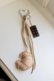 Bag charm beige crossiant