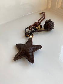 Bag charm brown star | Studio Poespas