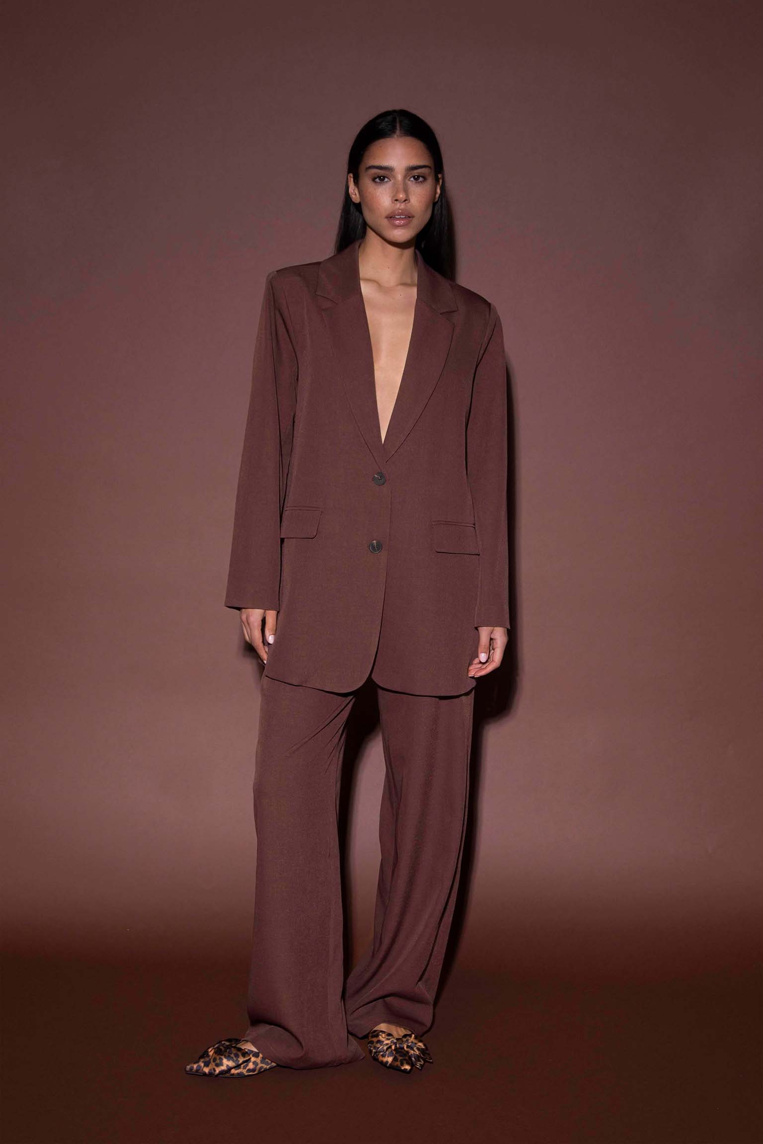 BlazerJane_Bordeaux_AmayaAmsterdam5_ad21c574-19ee-4118-9806-9ac0d3353d99.jpg