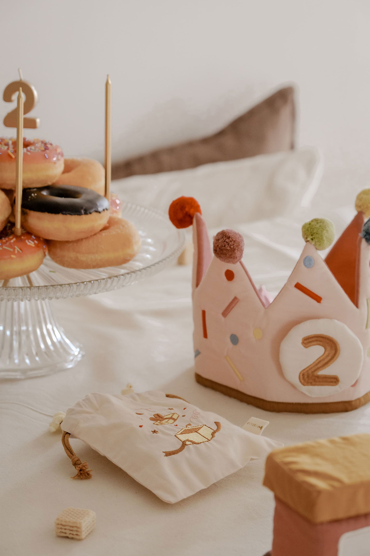 Celebration-crown-birthday-_-Peach-whip-_-Fabelab-4.jpg