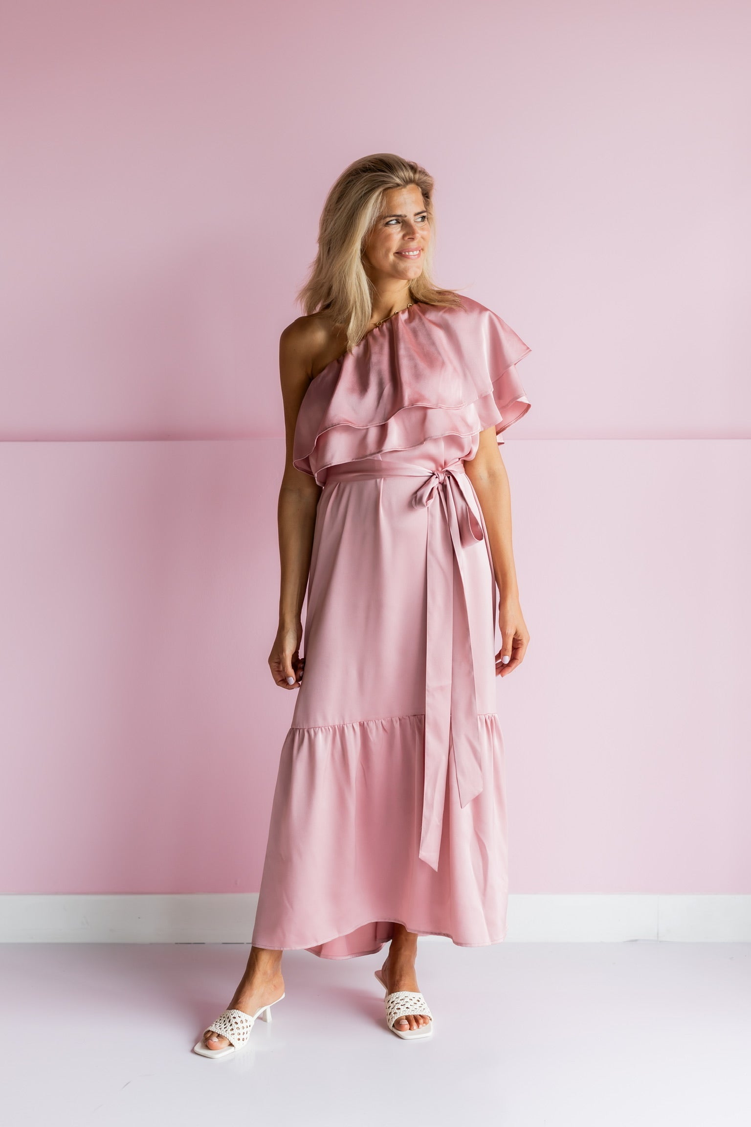 DressLinne_Lightpink_StudioAmaya1.jpg