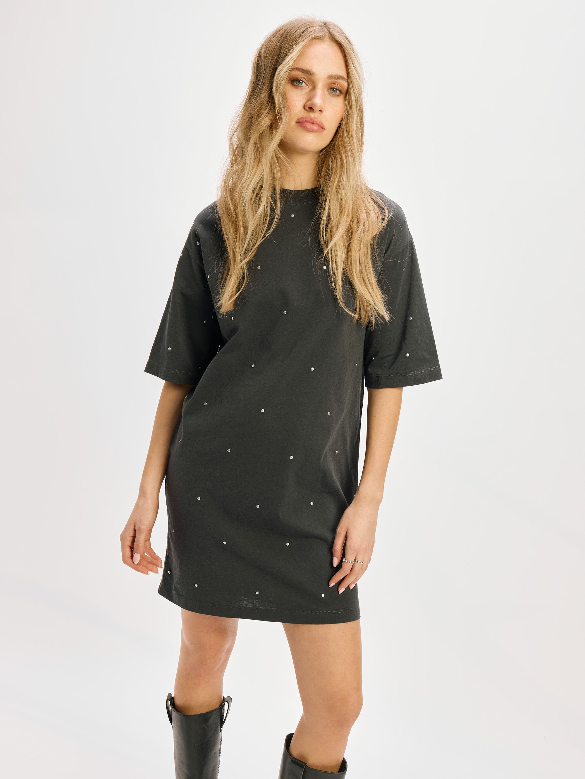 Knitted t-shirt dress Bella | Antra | Refined Department