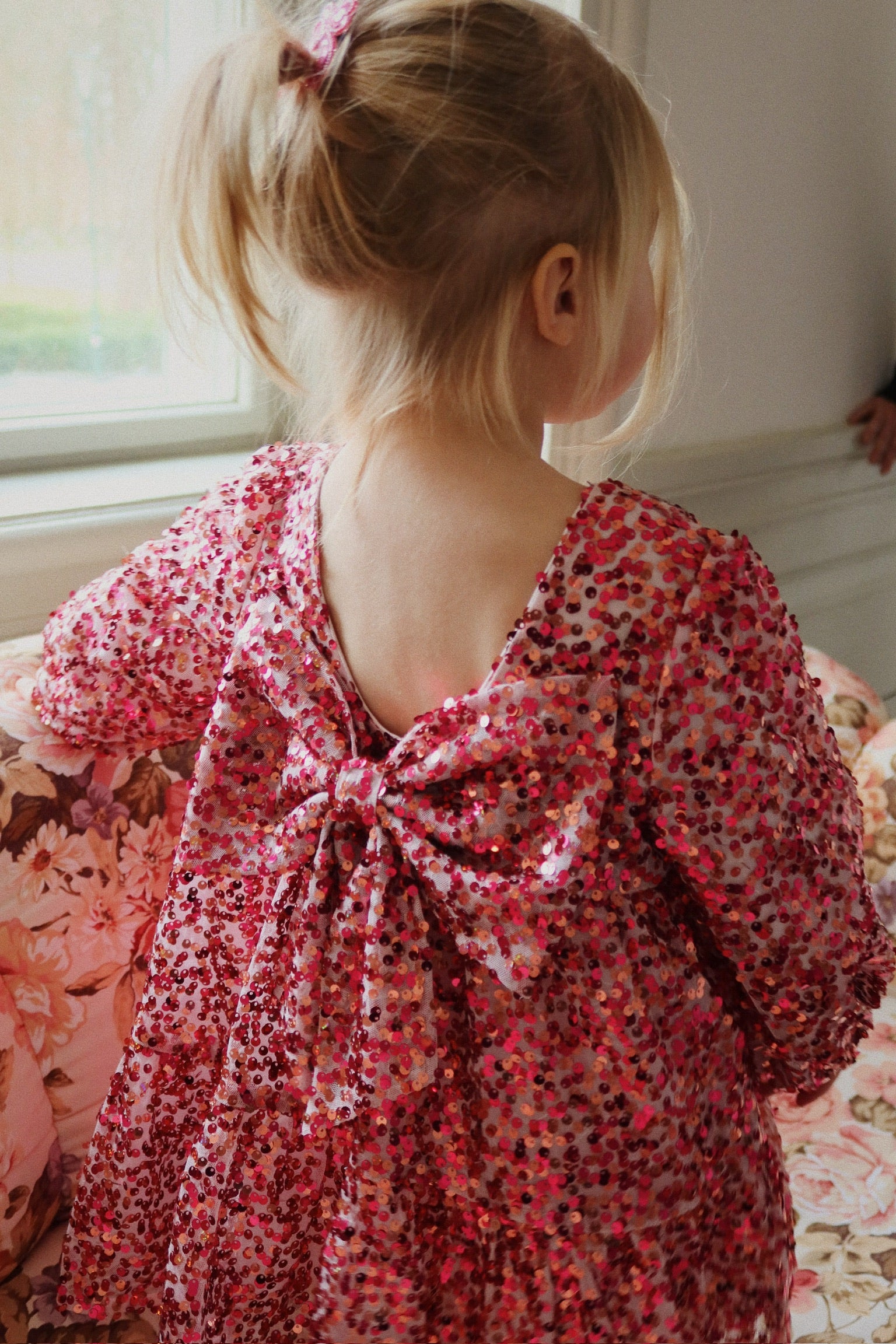 Lilasequinsdress_Sparklingsangria_KongesSlojd5.jpg