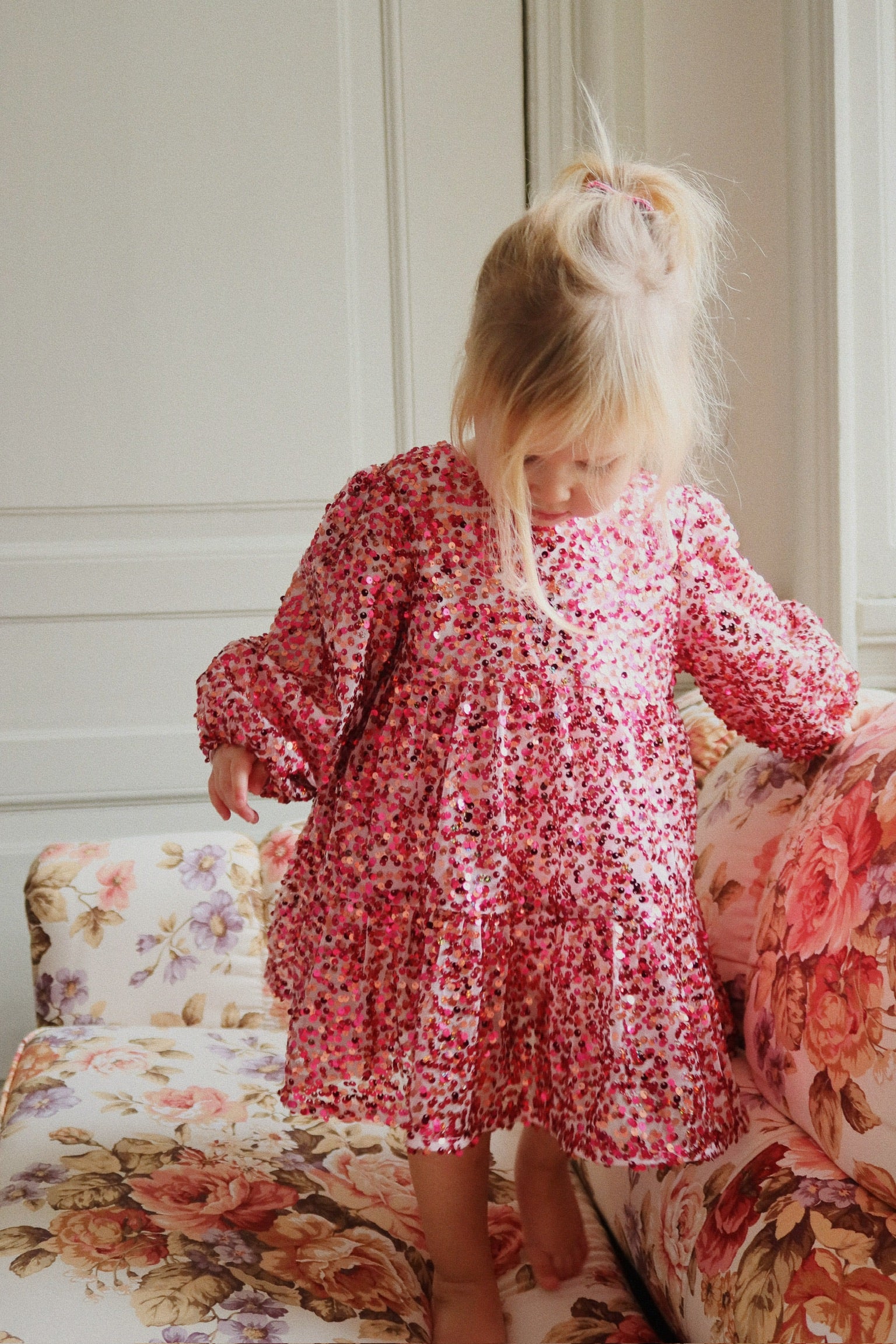 Lilasequinsdress_Sparklingsangria_KongesSlojdmain.jpg