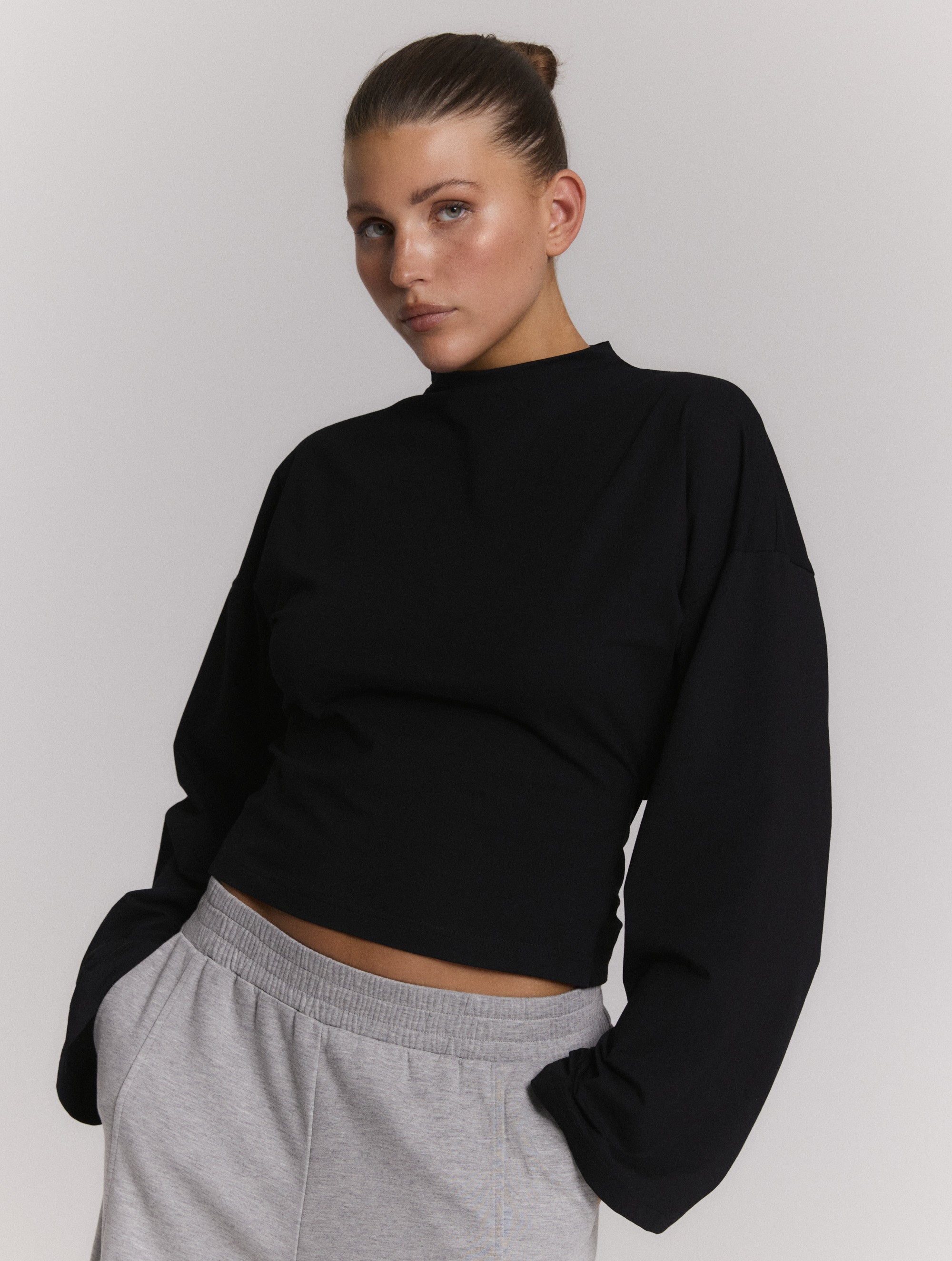 Longsleeve Feather | Black | Refined Department