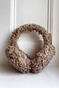 Oorwarmers cold & cozy | Taupe teddy | Studio Poespas