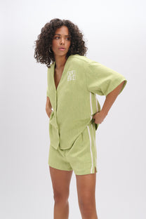 Oversized groene blouse Bennie Matcha met korte mouwen, knoopsluiting en V-hals