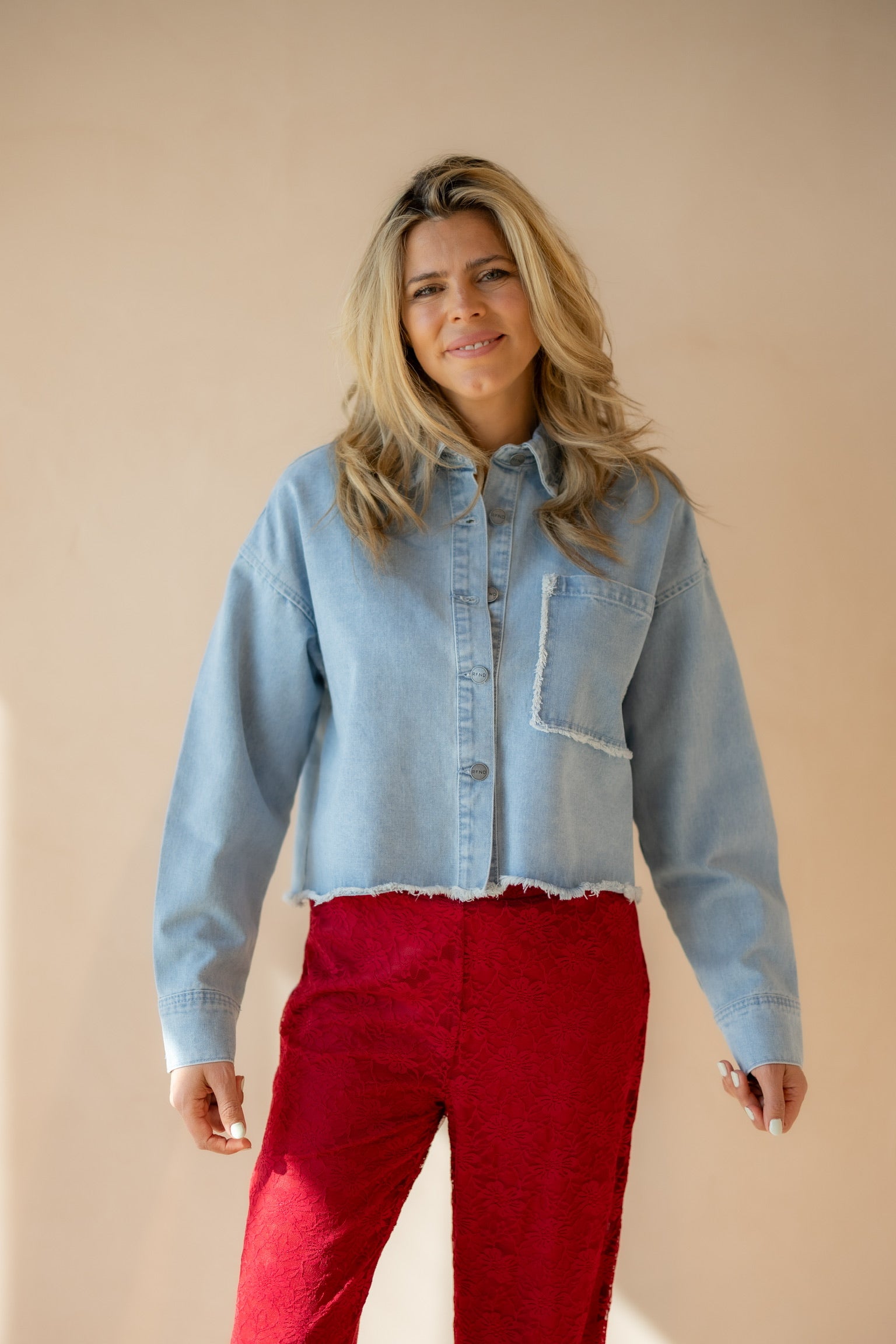 Oversized cropped blouse Mary | Blue denim | Refined Department.