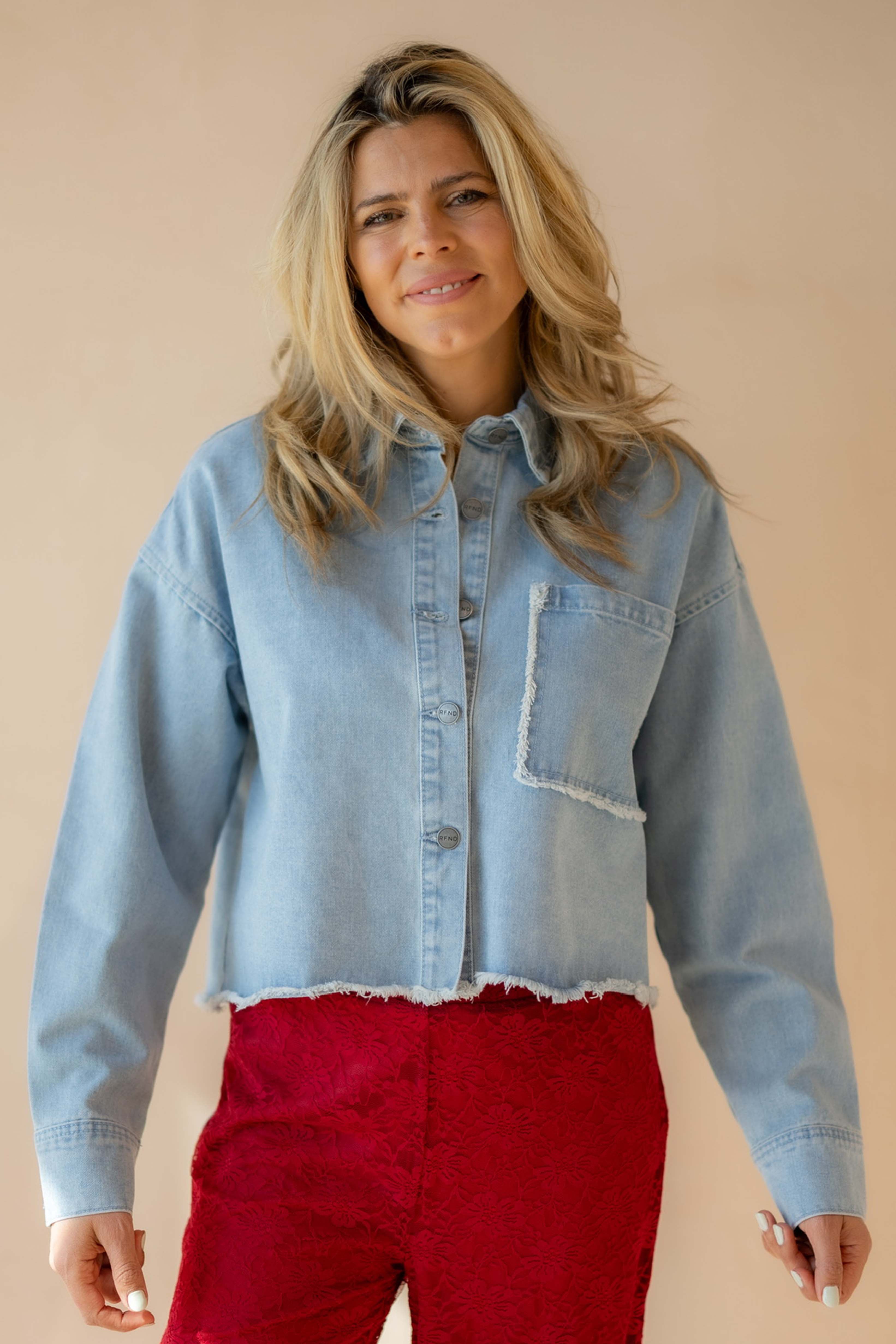 Oversized cropped blouse Mary | Blue denim | Refined Department.