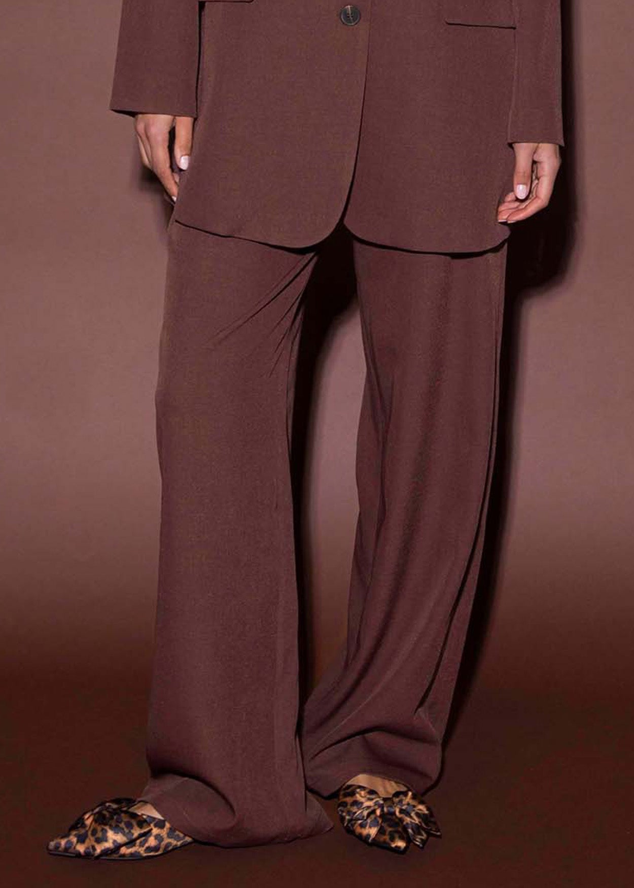 Pants-Vera-_-Bordeaux-_-Amaya-Amsterdam-main2_89cff043-2e01-461f-993e-9a14e75ef18b.jpg