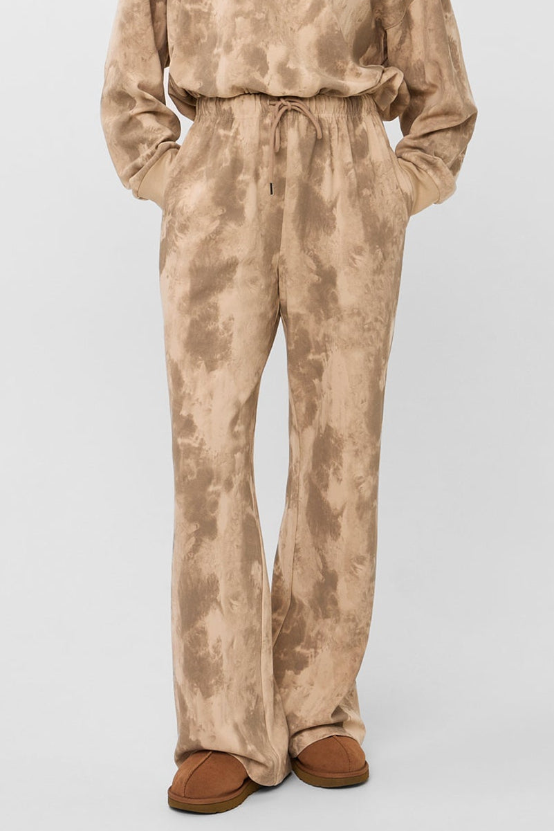 PantsLoes_Beige_StudioAmaya9.jpg