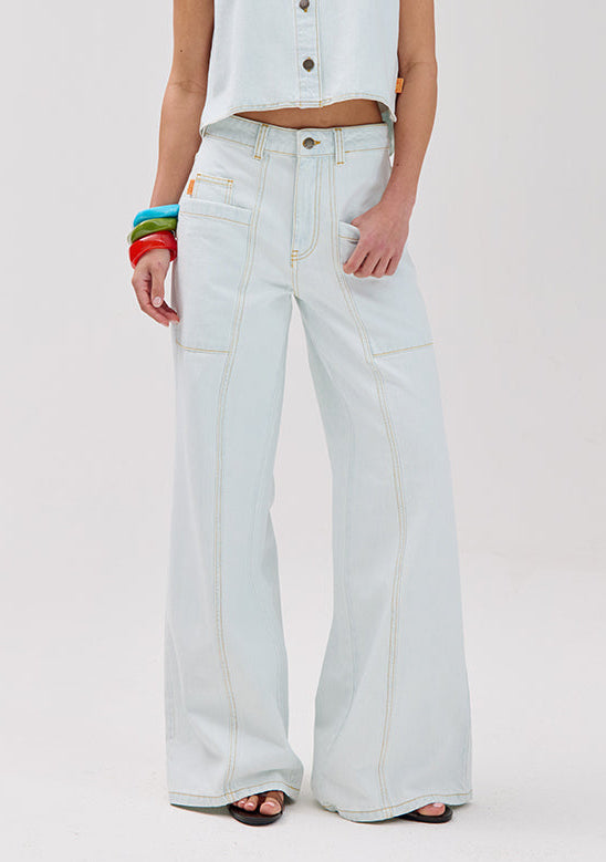 PantsMadelynn_Lightblue_Harper_Yve2_0267d0b3-a117-4c14-8589-eaee3cb7c86e.jpg