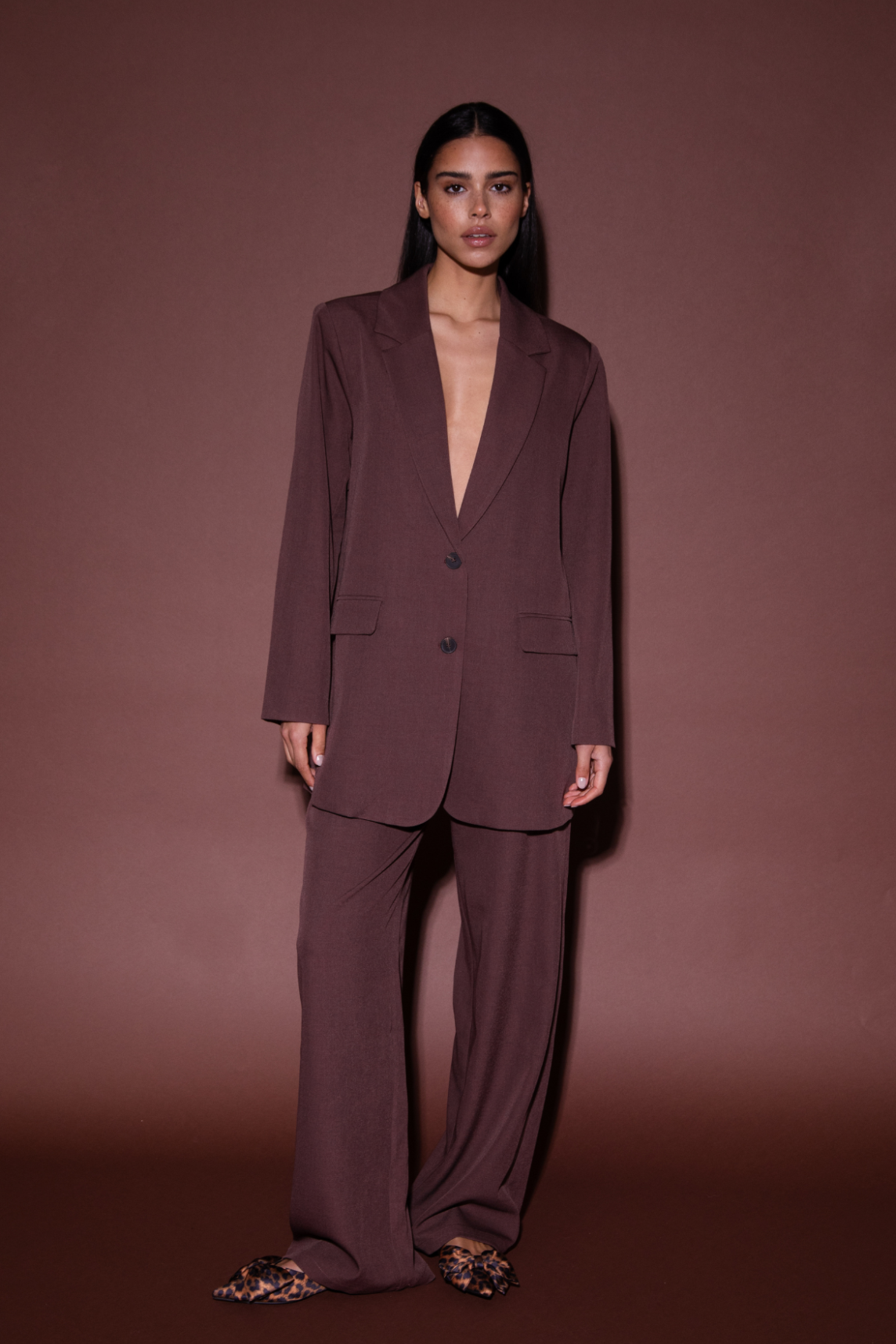 PantsVera_Bordeaux_AmayaAmsterdam1.png