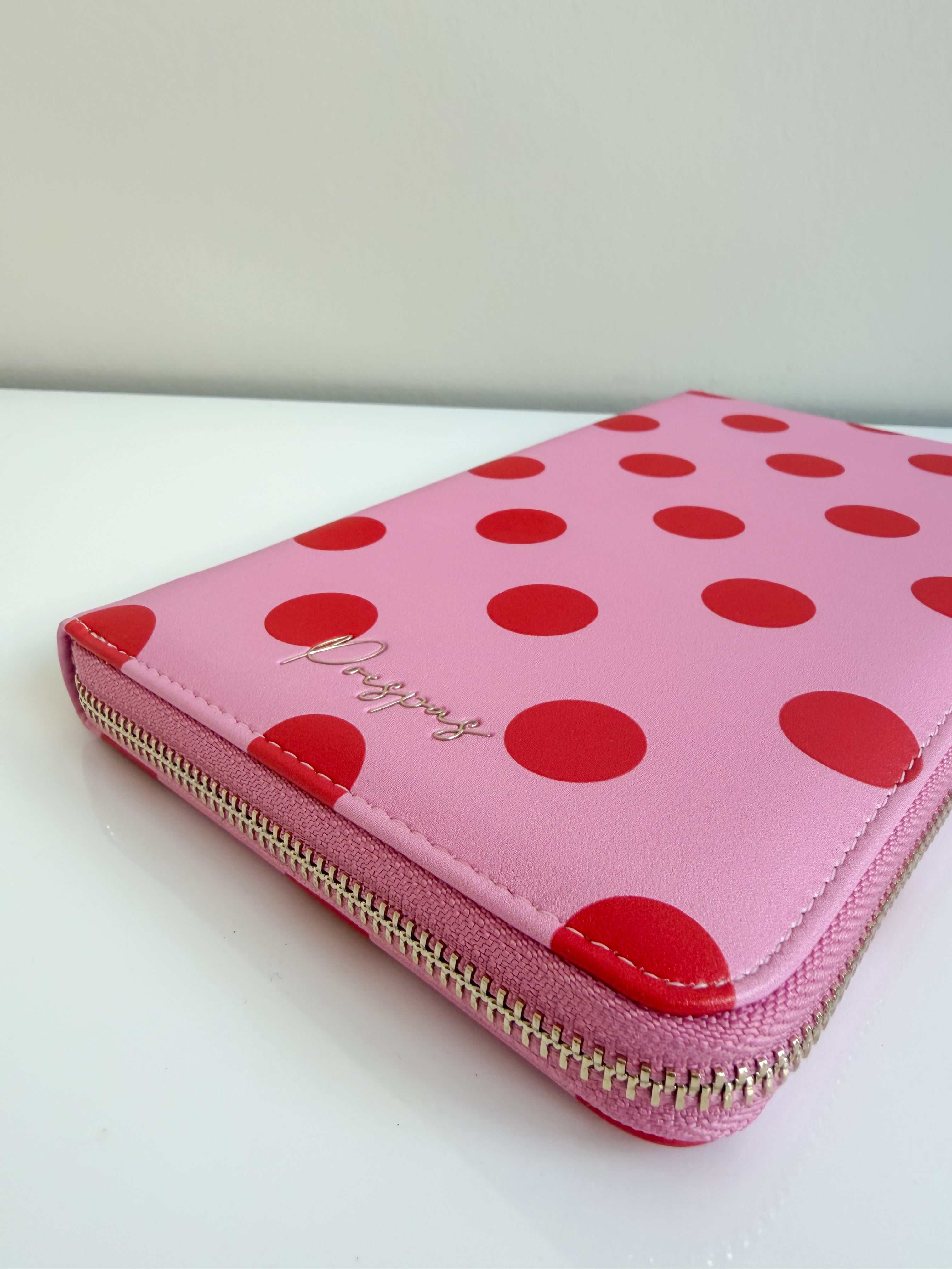 Paspoorthoes Dottie Pink | t/m 6 pers. | Studio Poespas